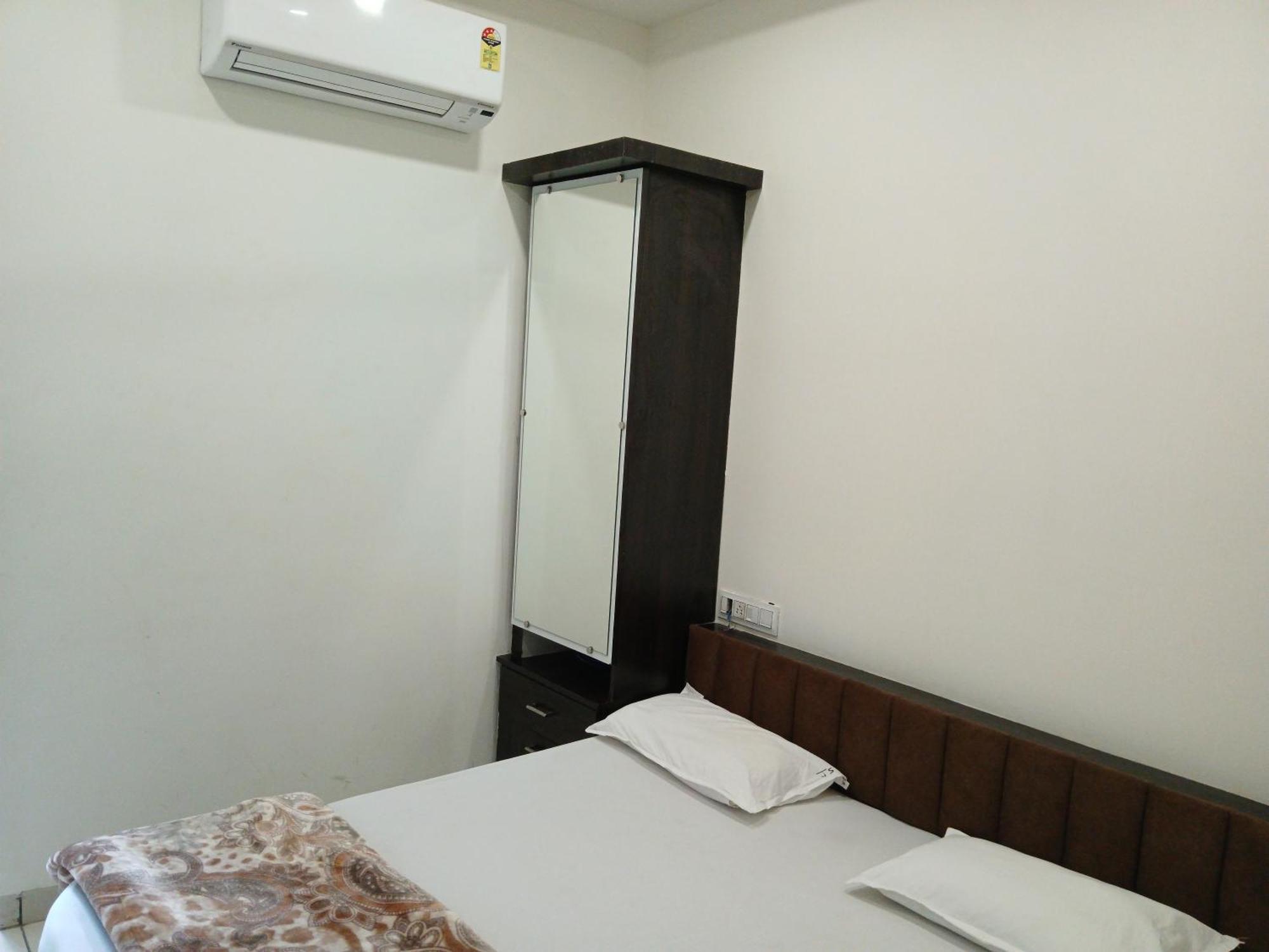 Hotel Jyoti Shree Ujjain Bagian luar foto